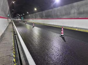 化學破乳+水性環(huán)氧 新技術為長大縱坡隧道路面抗滑提供